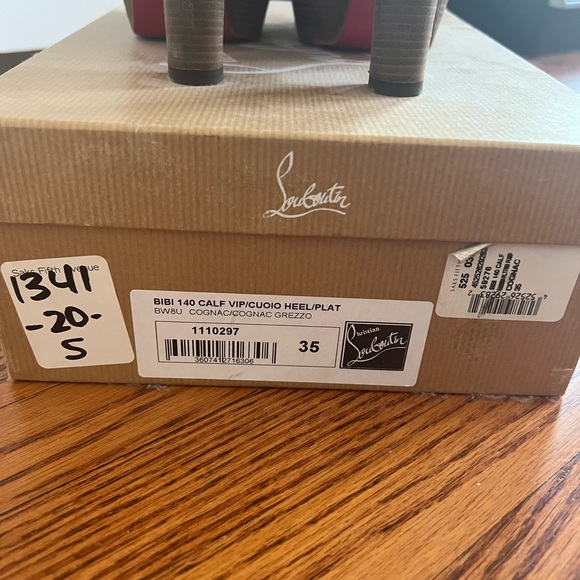 Authentic Christian Louboutin camel pumps. Size 35 - Picture 5 of 5